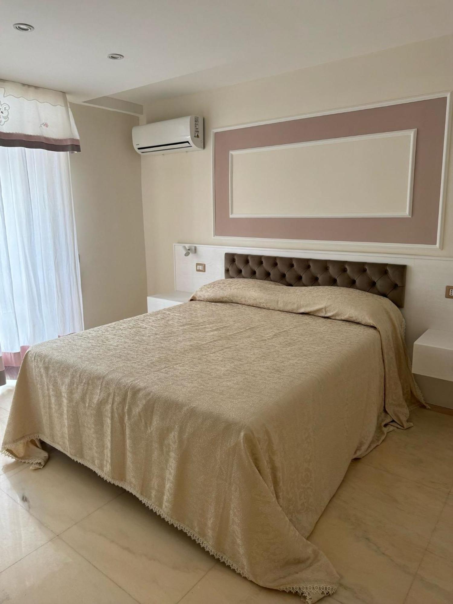 Bernini House Naples Hotel Eksteriør billede